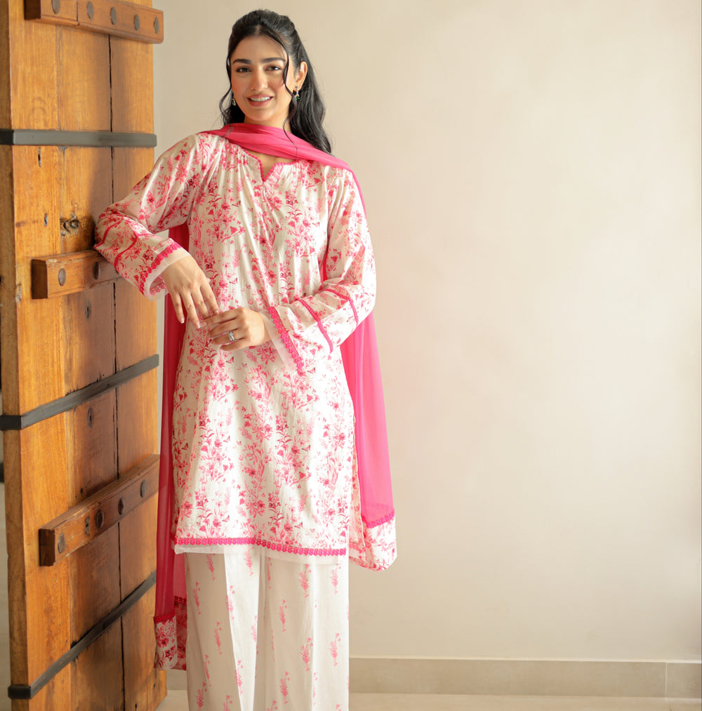 Sara Khan