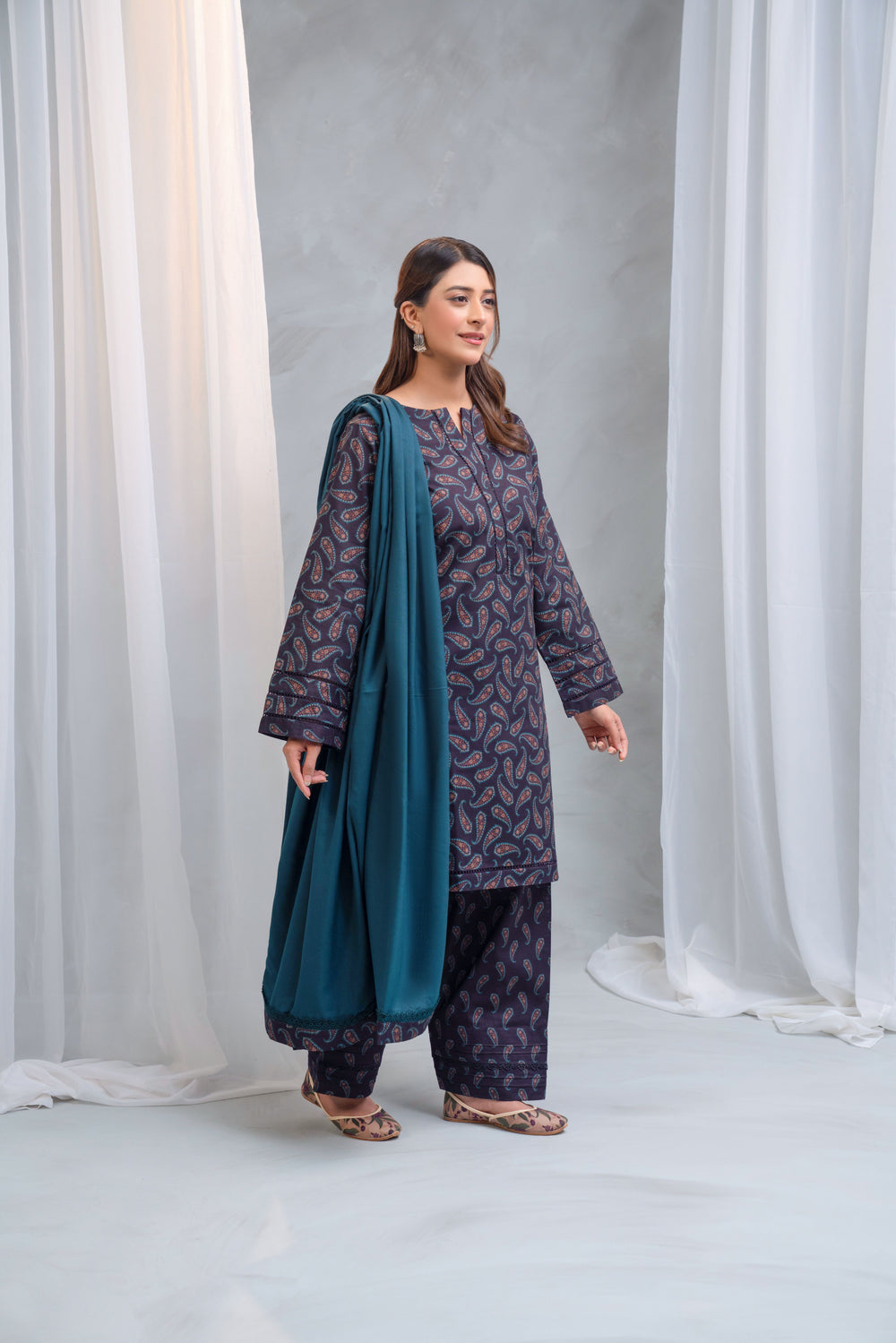 3 Piece - Khaddar Printed Dress with Farshi Shalwar
