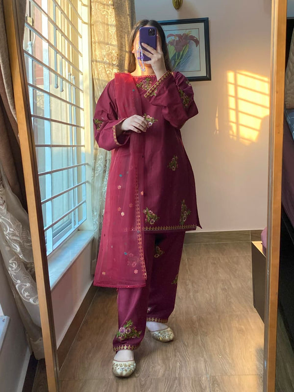 3 Piece - Slub Khaddar Embroidered Dress