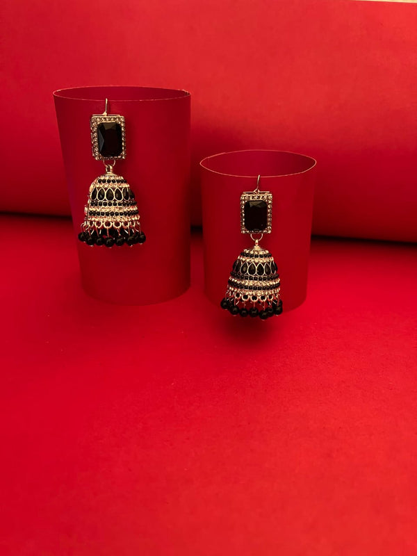 Elegant Earrings with Hanging Pearls
