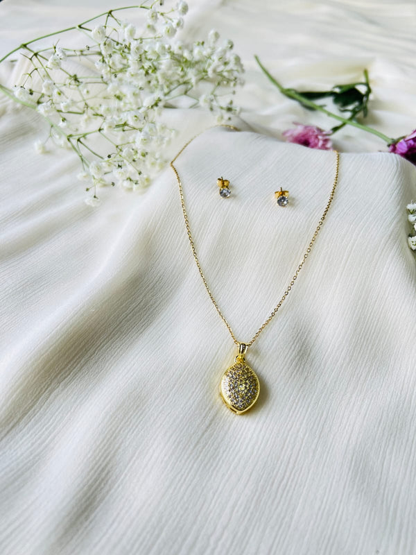 Elegant Golden Necklace & Earring Set