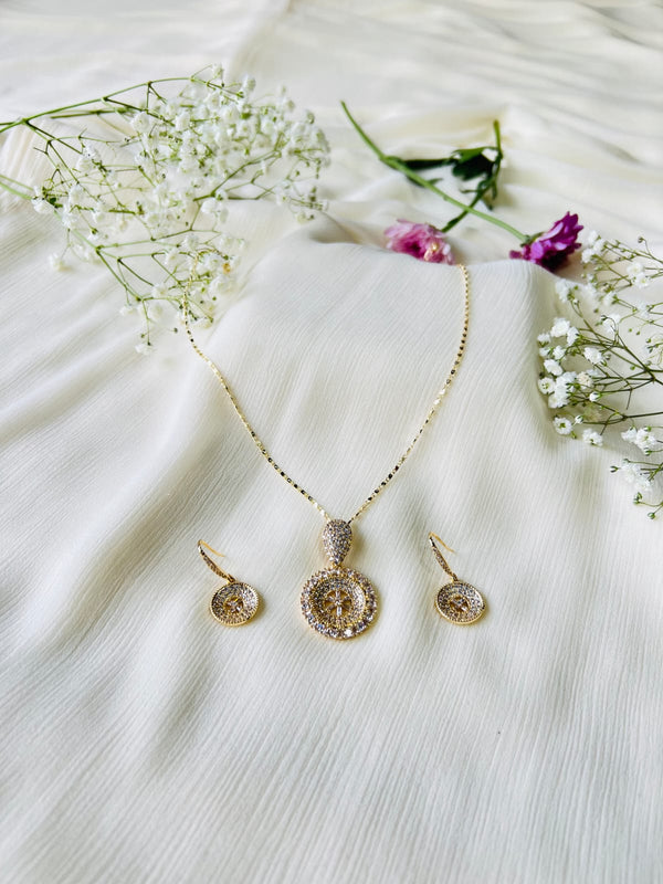Elegant Golden Necklace & Earring Set