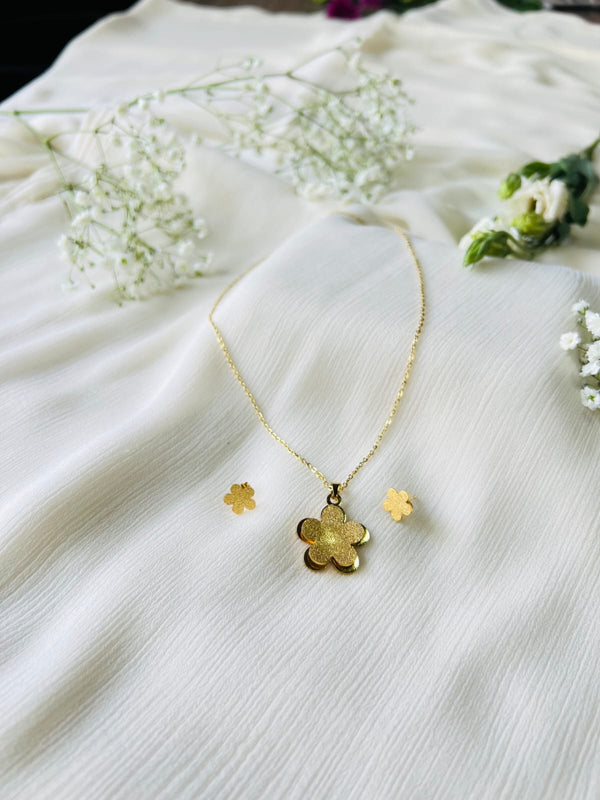 Elegant Golden Necklace & Earring Set